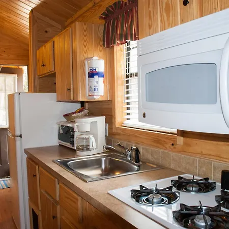 Medina Lake Camping Resort Cabin 3
